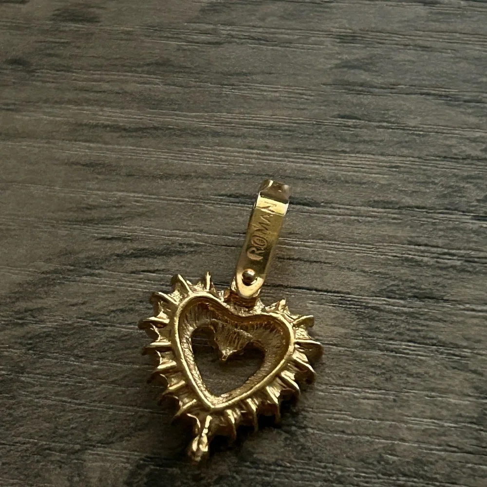 Vintage Roman Crystal Heart Pendant - Picture 5 of 5